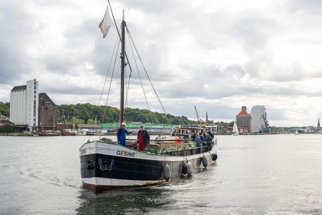 Hafen-Begehung mit Wirtschaftsminister Madsen